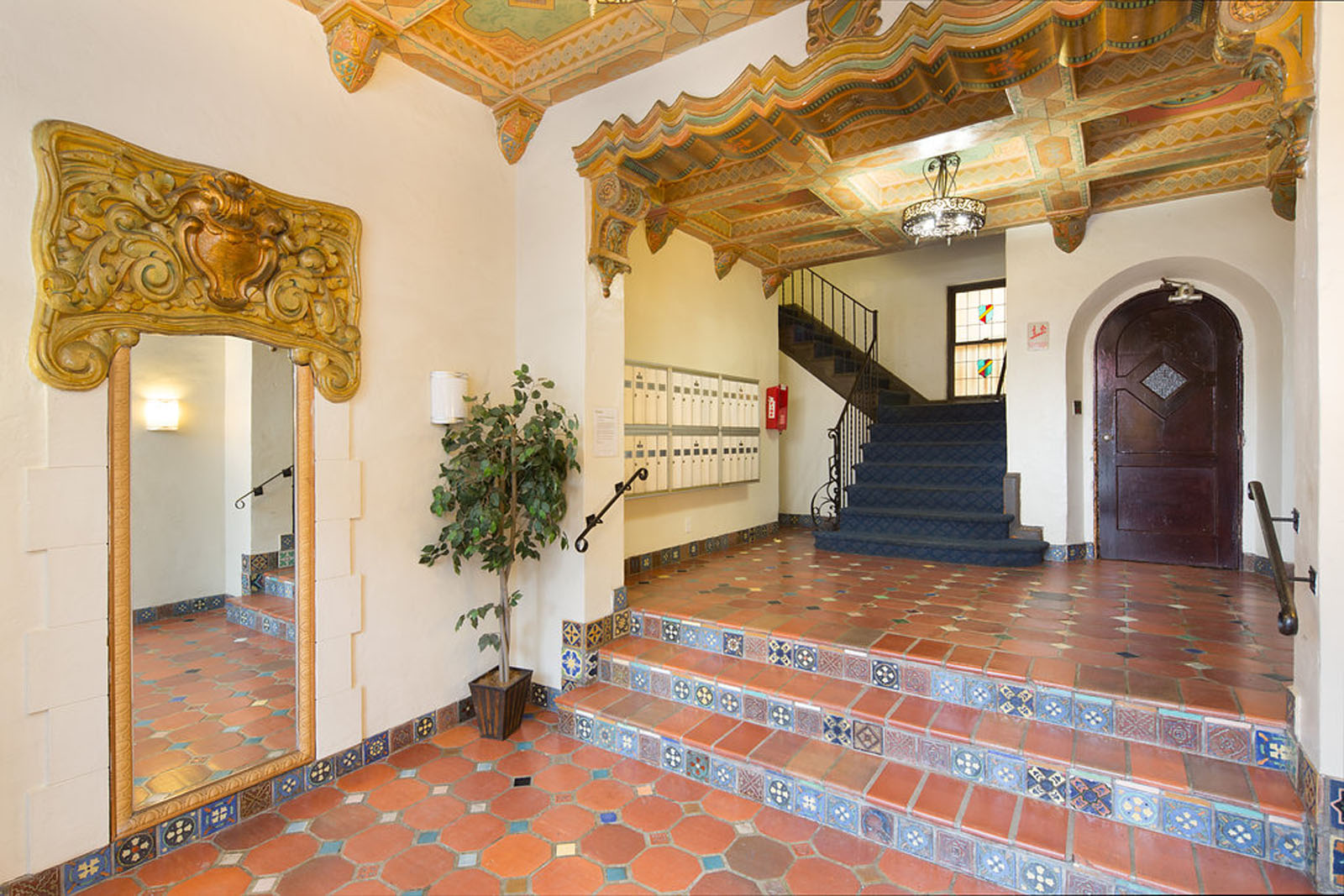 350 Judah Building Photo 3