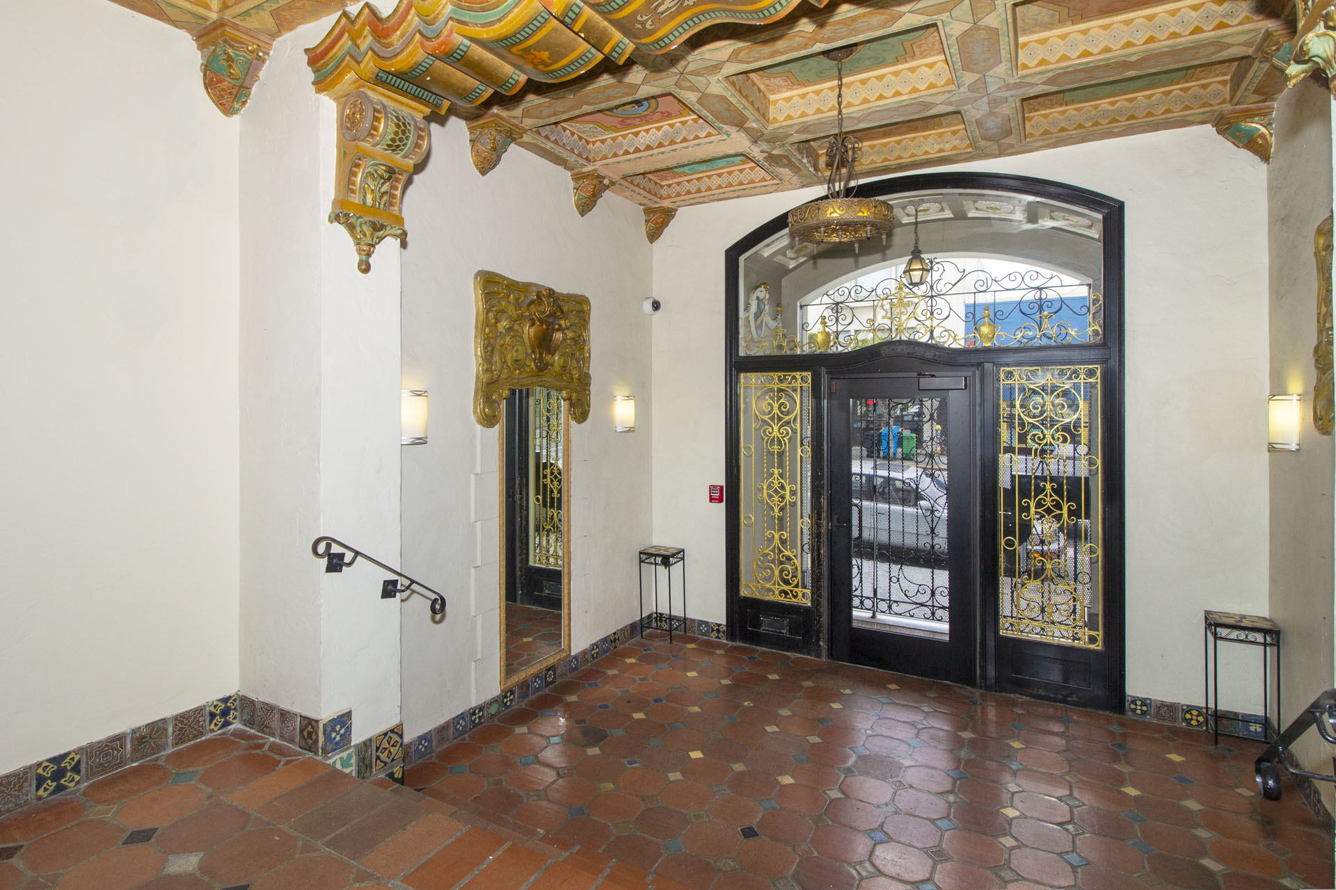 350 Judah Building Photo 4