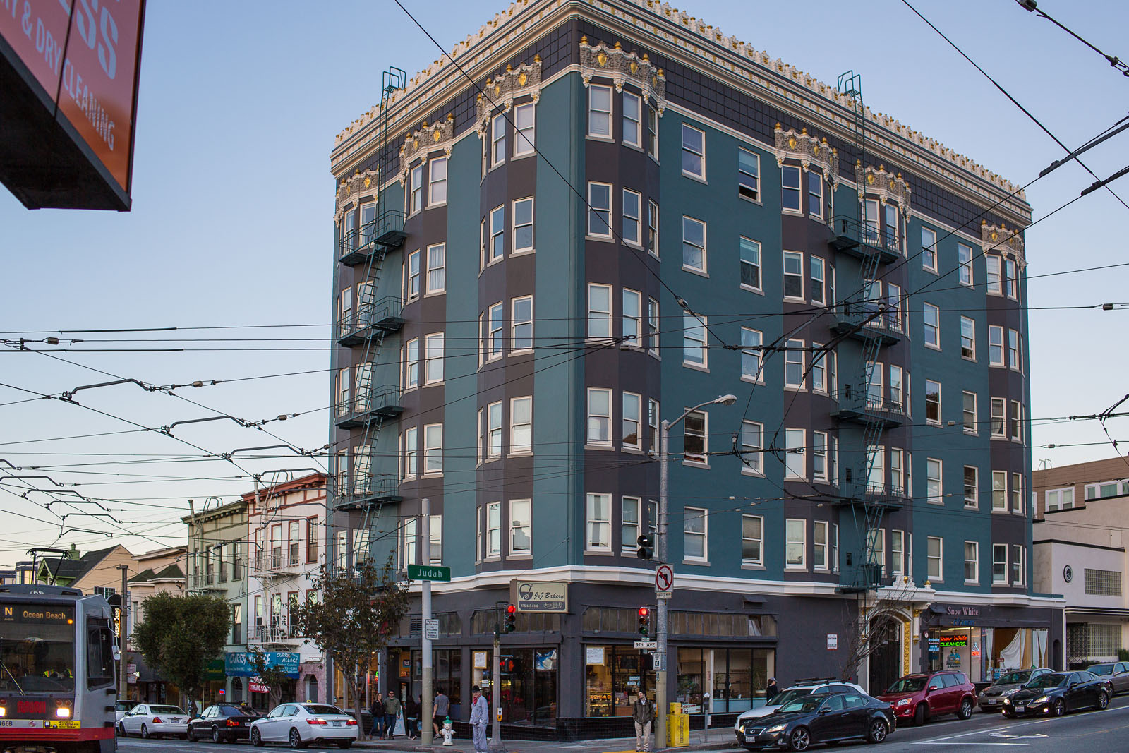 350 Judah Building Photo 5