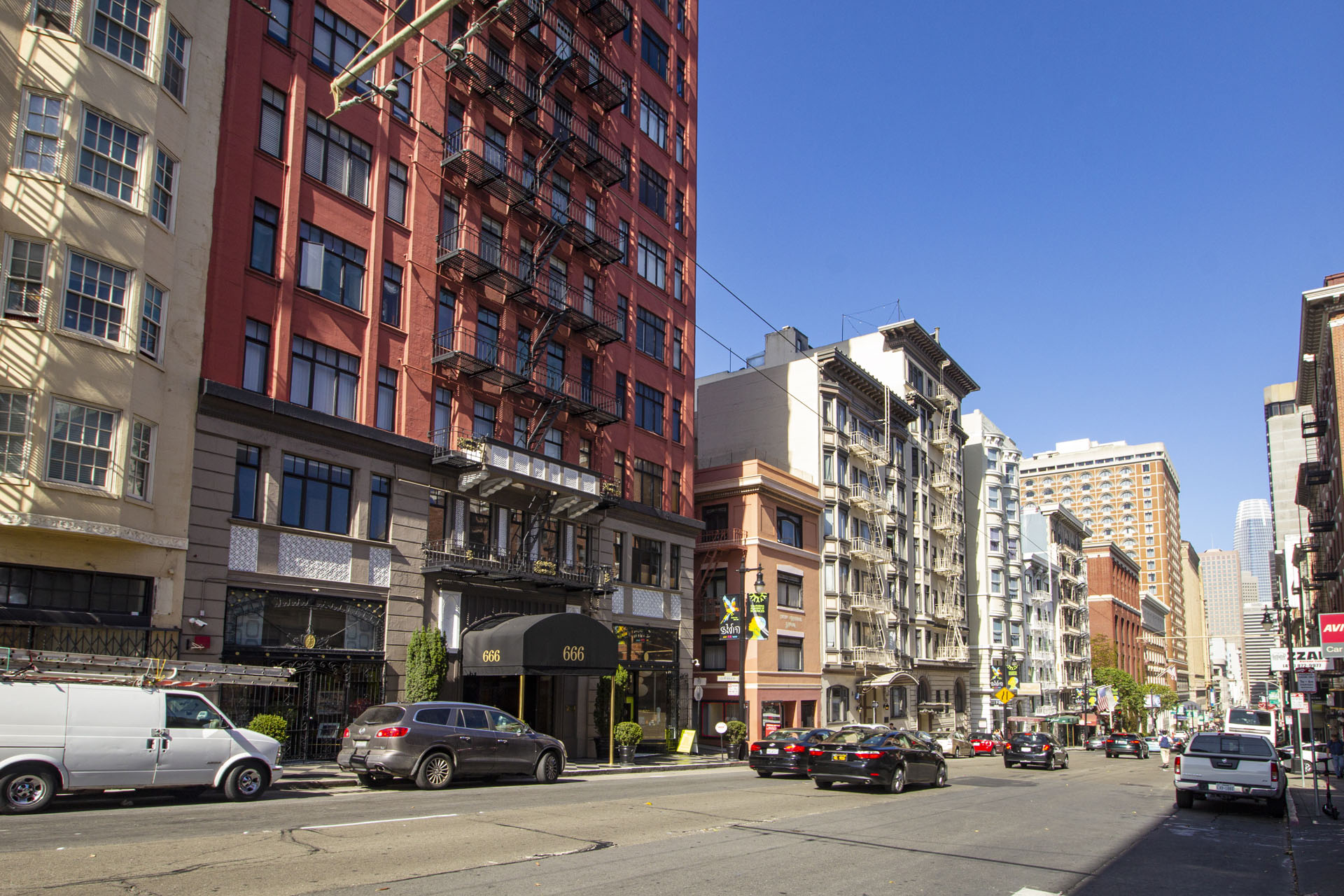 686 Post Building Photo 4