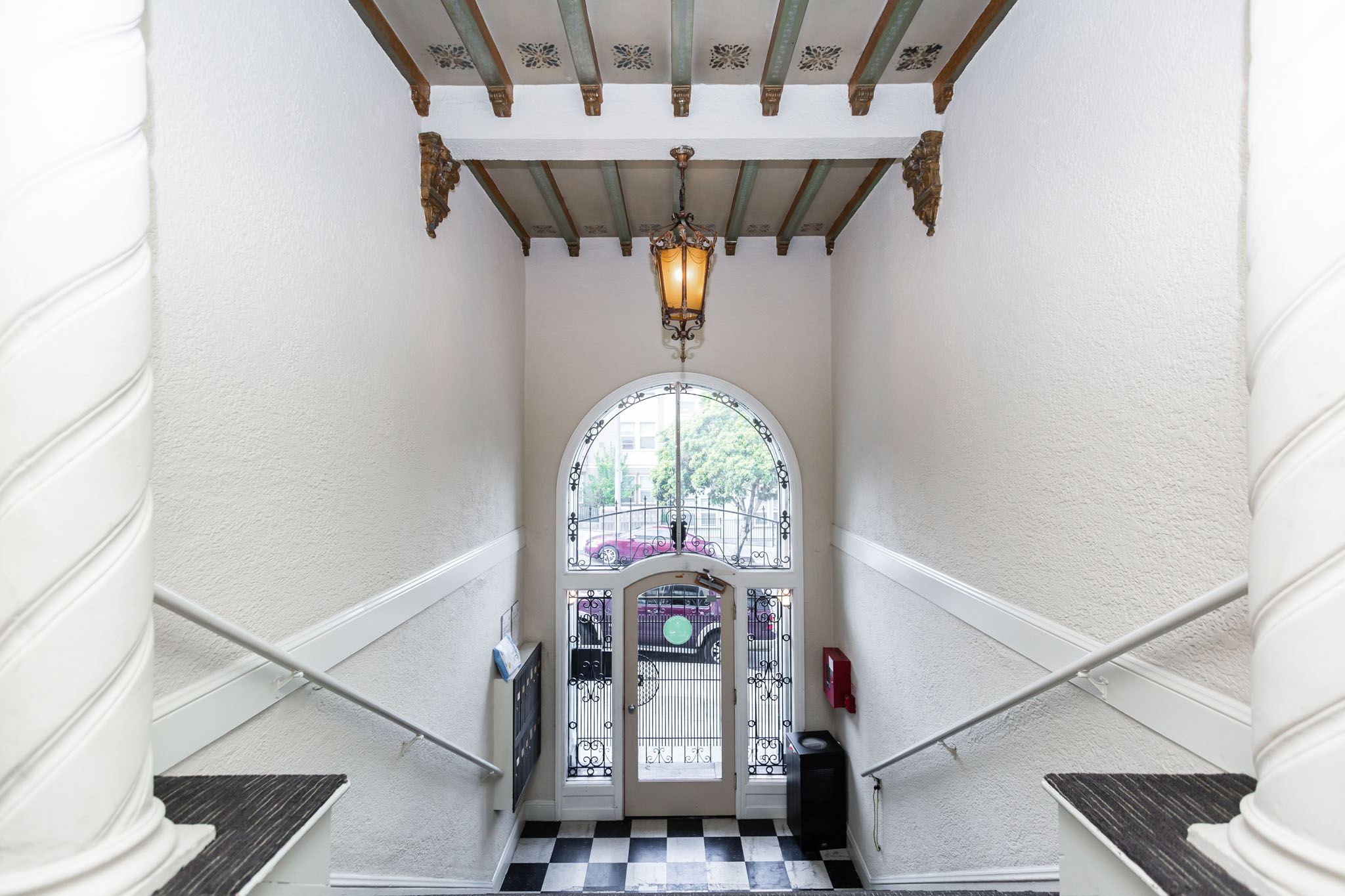 1725 Turk Building Photo 5