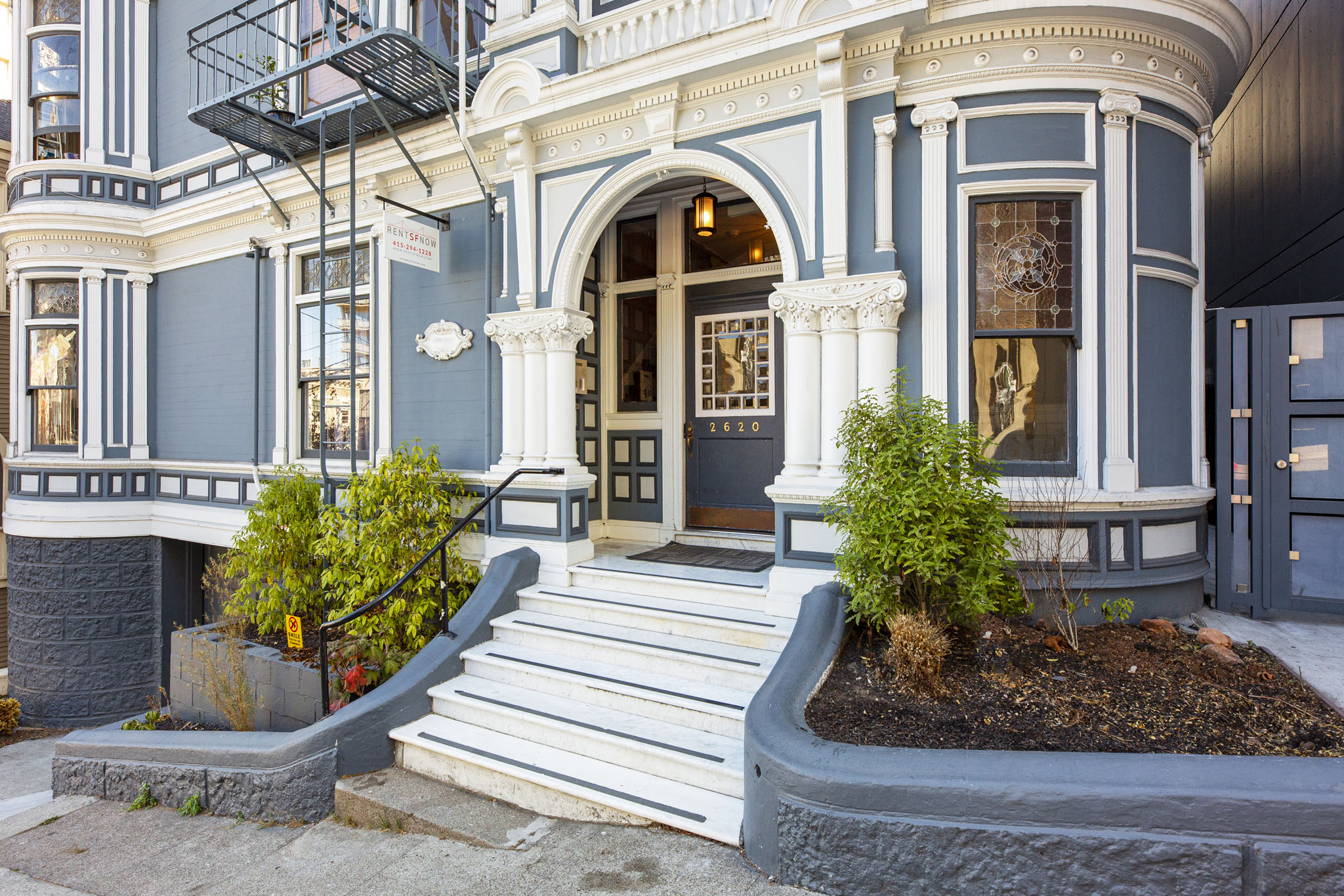 2620 Laguna Building Photo 2