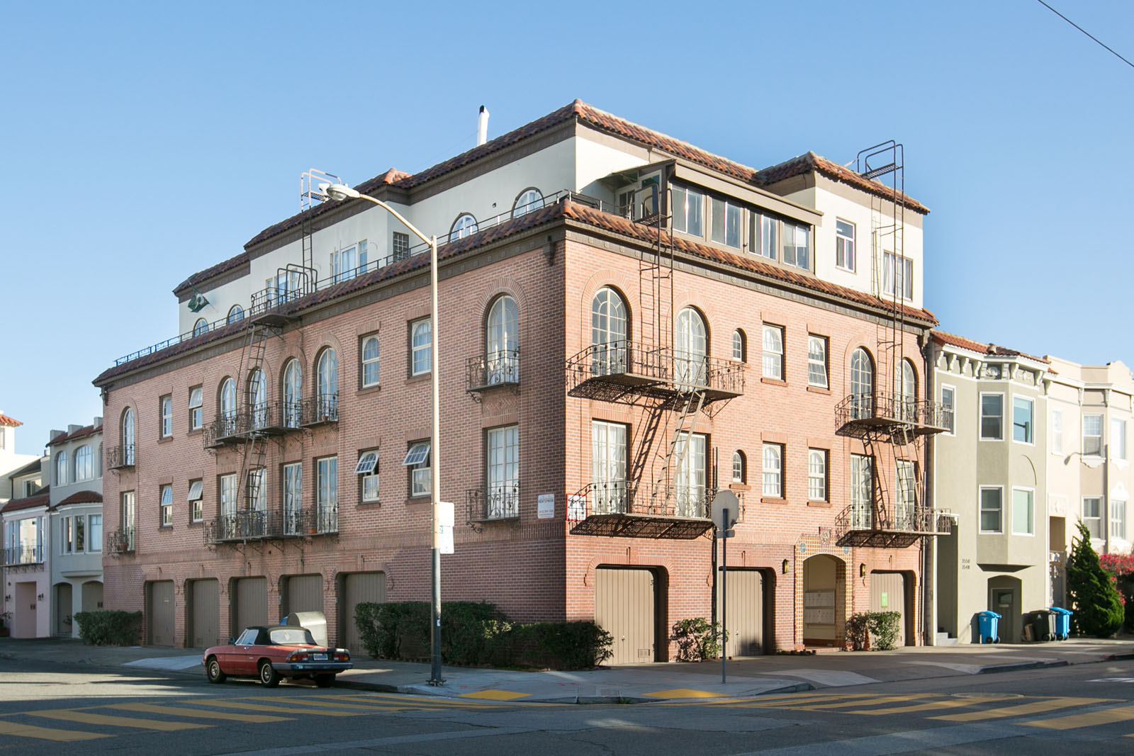 3560 Divisadero Building Photo 1