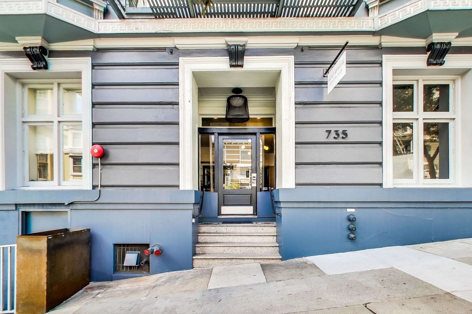 735 Taylor Building Photo 2