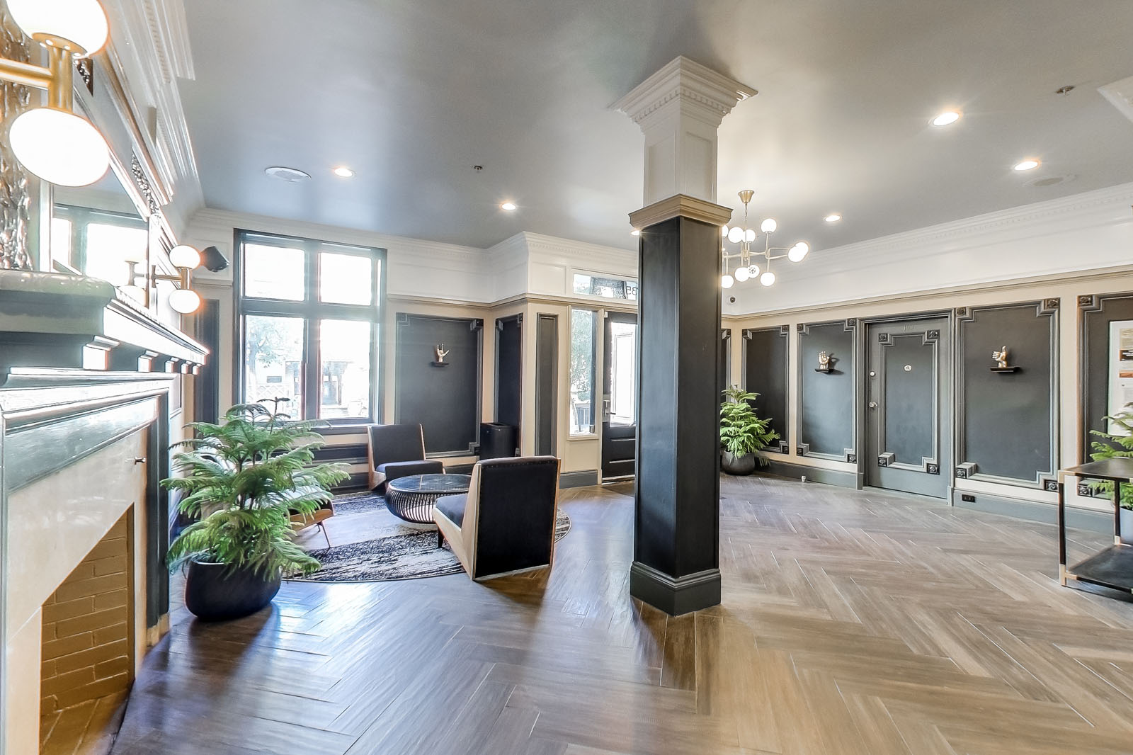 735 Taylor Building Photo 4