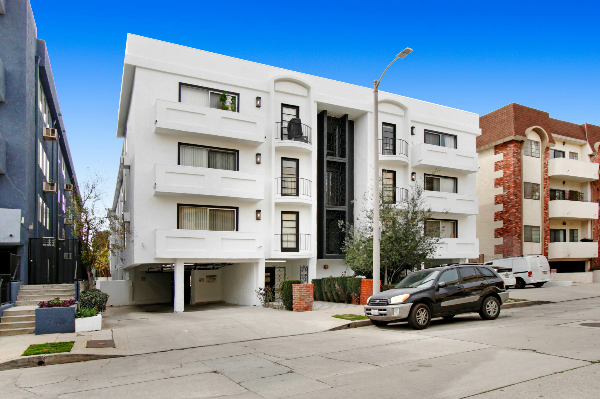 1525 Amherst Building Photo 4