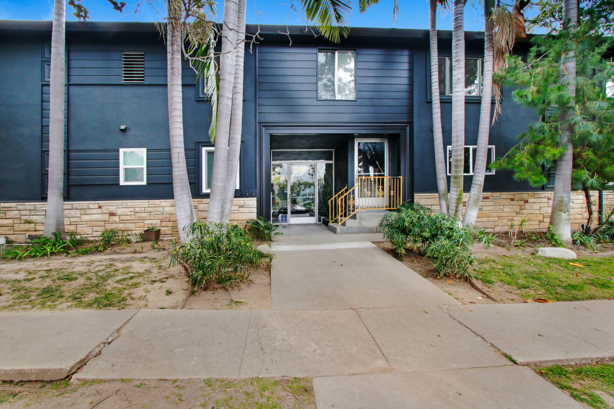 1844-1850 North Harvard Building Photo 1