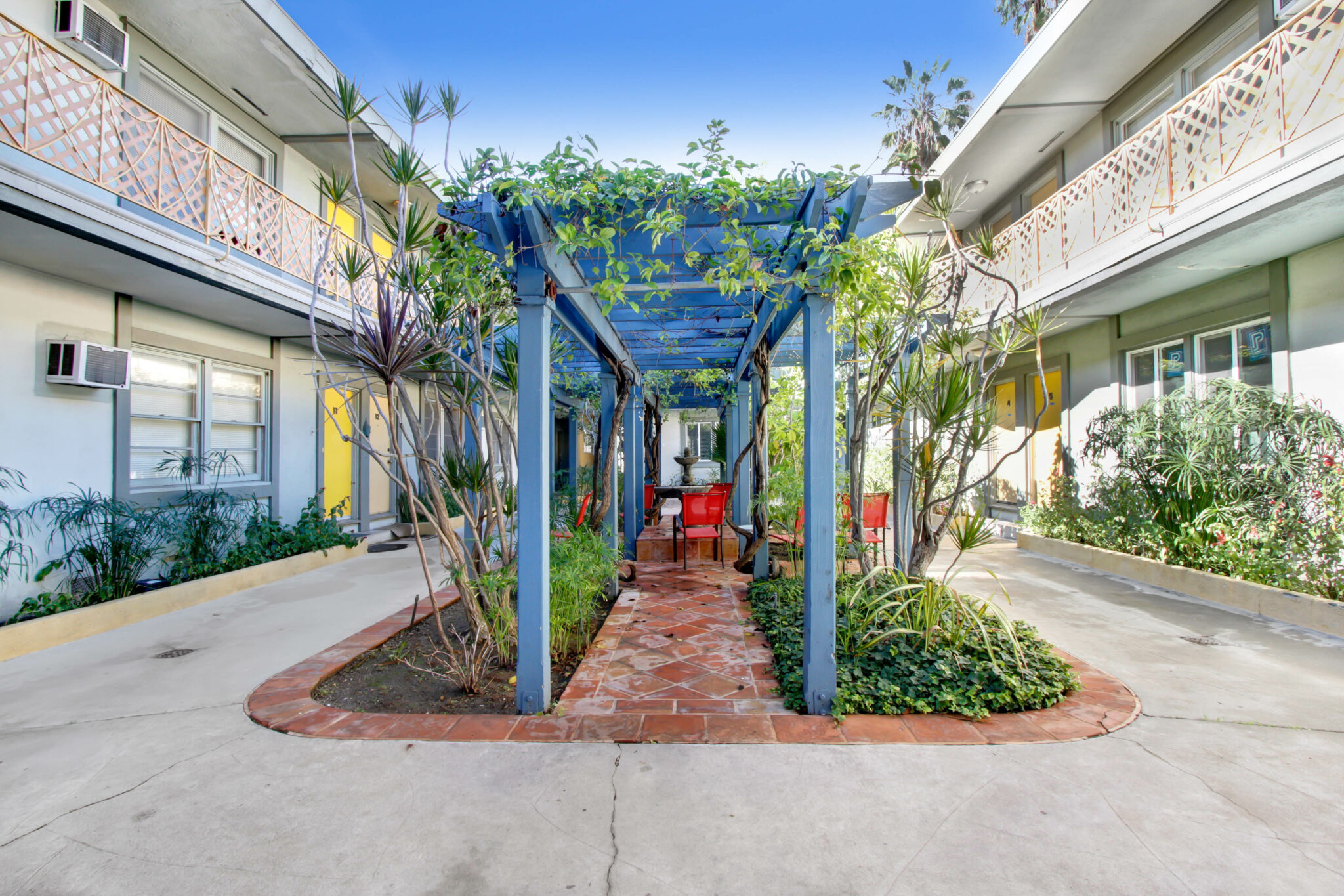 1844-1850 North Harvard Building Photo 5