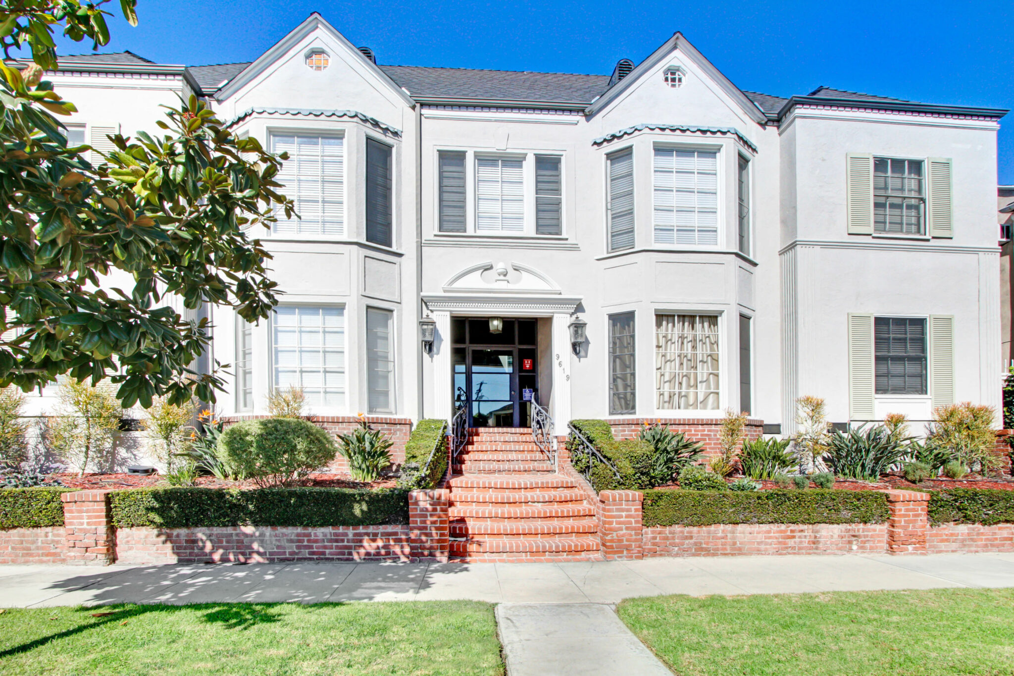 9619 West Olympic Building Photo 1