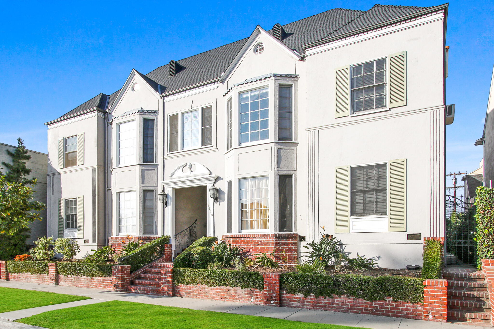 9619 West Olympic Building Photo 3