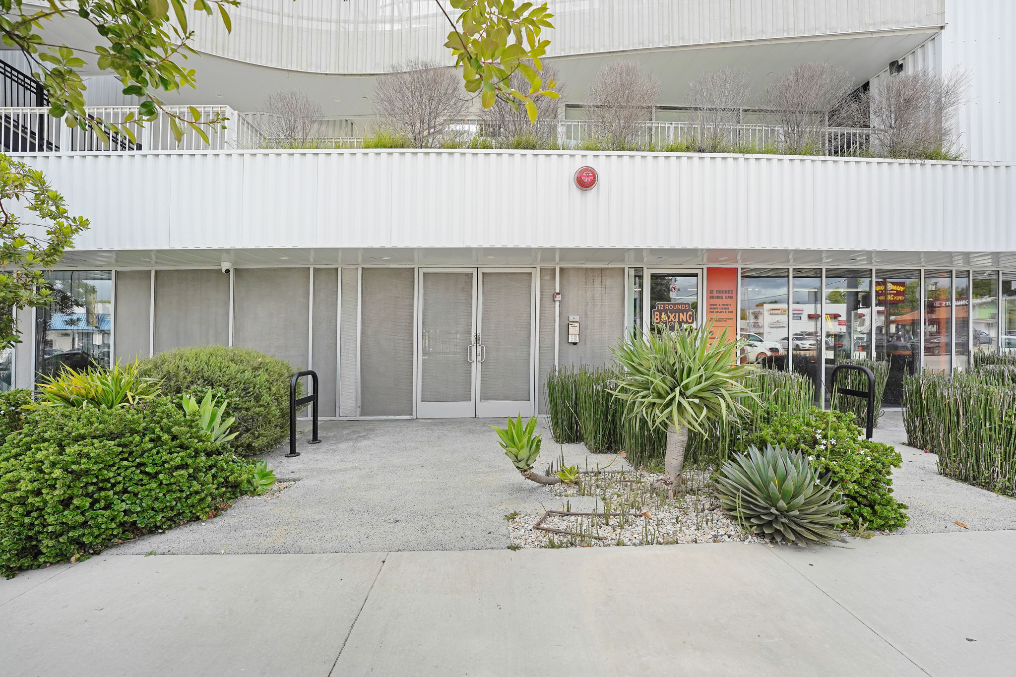 11700 Magnolia Building Photo 2