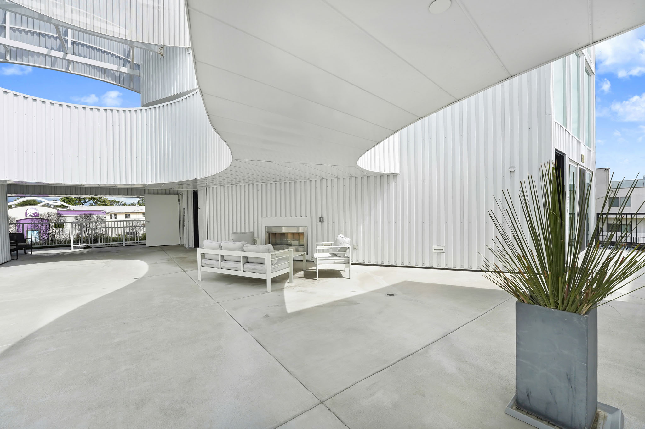 11700 Magnolia Building Photo 3