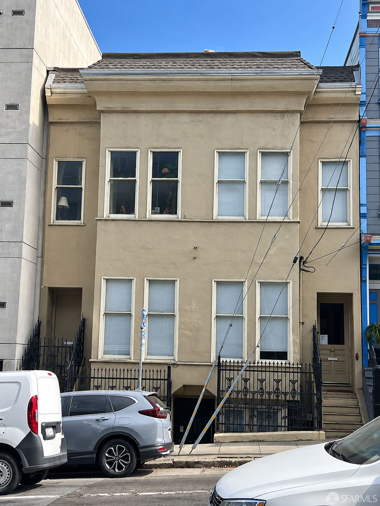 305 Oak Building Photo 2