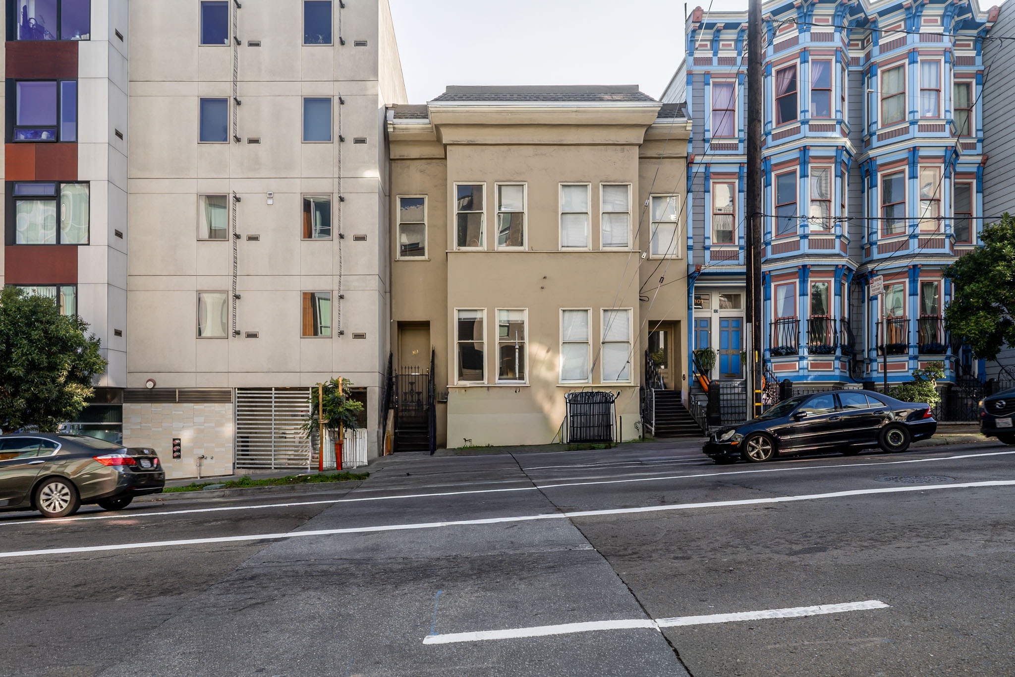 305 Oak Building Photo 1